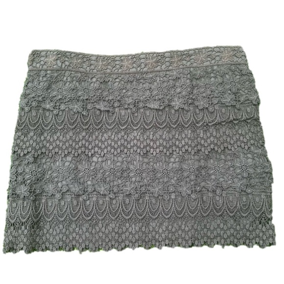 Sz 12-American Eagle Outfitters gray lined skirt with lace overlay - Picture 1 of 5
